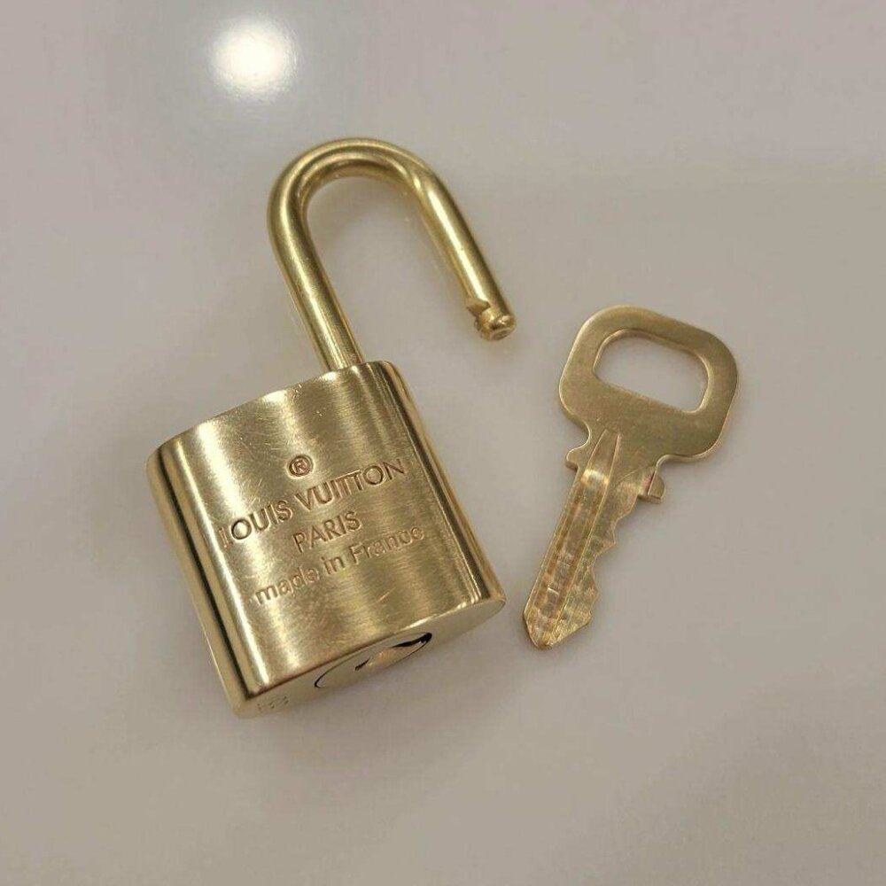 💯 Authentic Louis Vuitton Padlock and Key Gold Brass